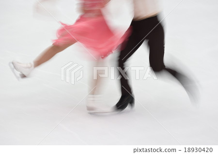 A pair of figure skating 18930420