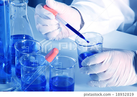 Flask in scientist hand 18932819