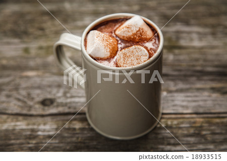 Cocoa drink with marshmallows 18933515