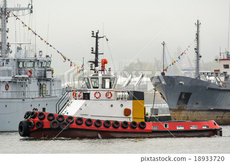 Towboat 18933720