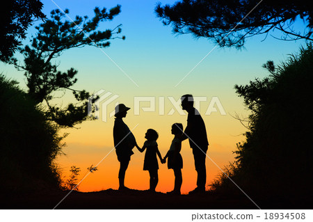 幸福的家庭剪影 幸福的家庭剪影 18934508