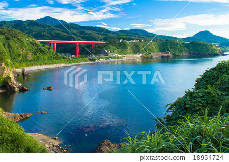 從日本海看到的尼崎市,新潟縣,Yoneyama,Yoneyama Ohashi和Aomigawa站 從日本海看到的尼崎市,新潟縣,Yoneyama,Yoneyama Ohashi和Aomigawa站 18934724