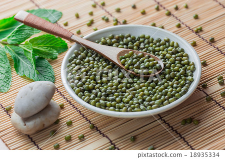 Green mung beans Green mung beans 18935334