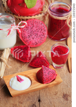 dragon fruit smoothies 18935940