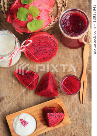 dragon fruit smoothies 18935942