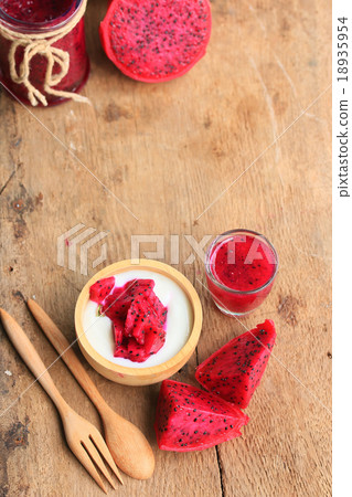 dragon fruit smoothies 18935954