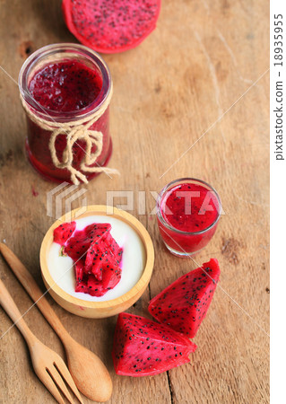 dragon fruit smoothies 18935955
