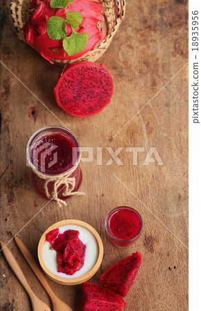 dragon fruit smoothies 18935956