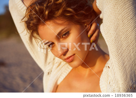 Sensual model is posing Sensual model is posing 18936365
