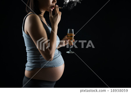 pregnant mother smoking and drinking pregnant mother smoking and drinking 18938059