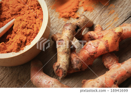 turmeric powder 18941699