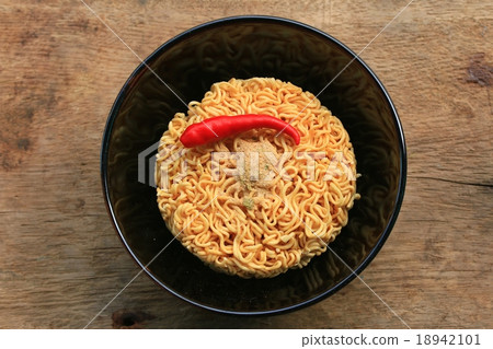 Dried instant noodles 18942101