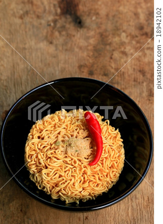 Dried instant noodles 18942102