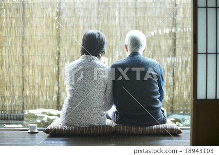 一對老年夫婦 18943103