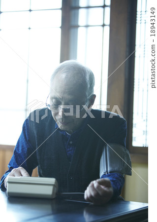 爺爺測量血壓 18943149