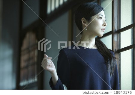 Mother looking out Mother looking out 18943176