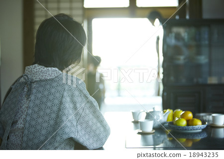 我的祖母歡迎孩子回家 我的祖母歡迎孩子回家 18943235