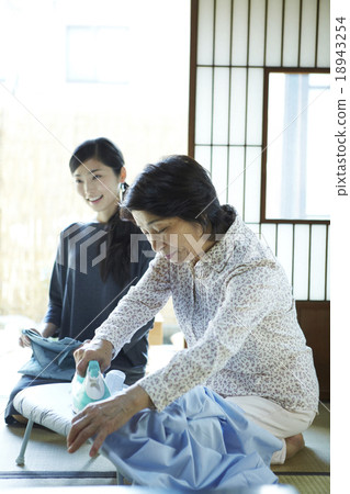 Ironing grandmother 18943254