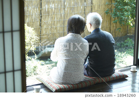 親密的婚姻夫婦 18943260