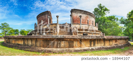 The Polonnaruwa Vatadage. Panorama 18944107