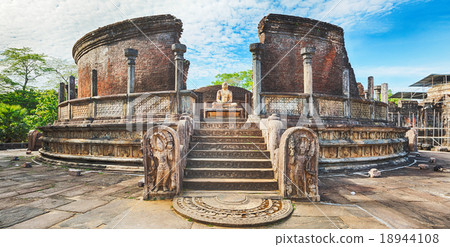 The Polonnaruwa Vatadage. Panorama 18944108