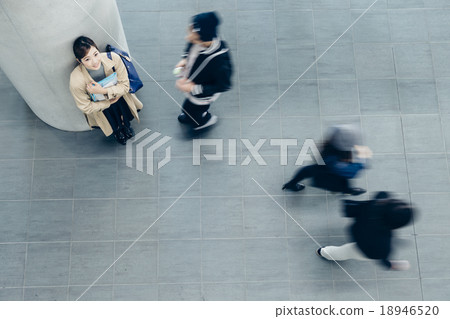 University students on campus 18946520
