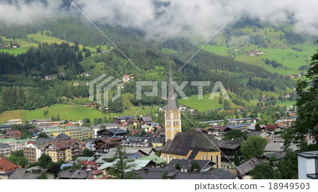 Bad Hofgastein Hanging in clouds 18949503