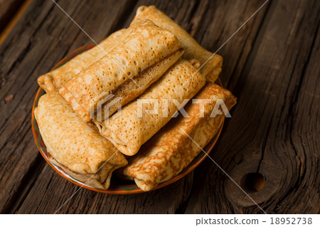 Pancakes with cottage cheese filling 18952738