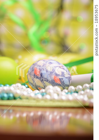 Easter background with eggs, spring decoration Easter background with eggs, spring decoration 18953675