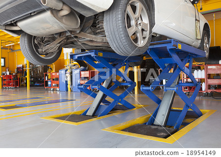 jacks, scissor cranes lift the car in garage jacks, scissor cranes lift the car in garage 18954149