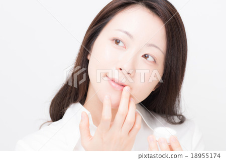 Moisturizing cream woman 18955174