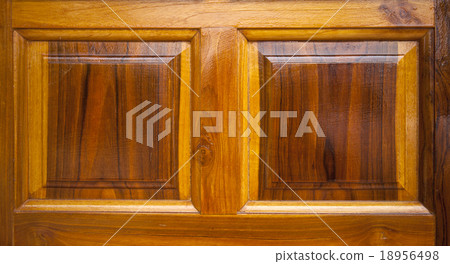 squares carv pattern on lacquer wooden door, squares carv pattern on lacquer wooden door, 18956498