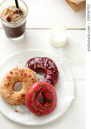 Donut cafe 18956702