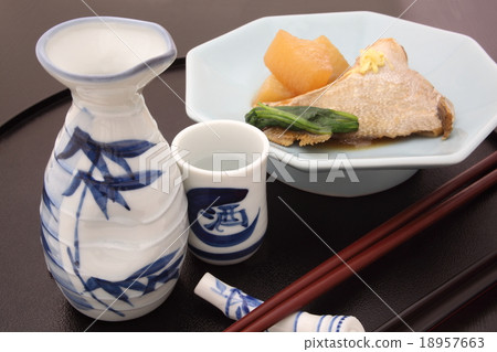 日本清酒蘿蔔 18957663