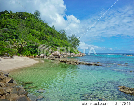 Beach on Praslin island, Seychelles 18957846