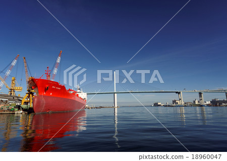 Shipyard and bridge 18960047