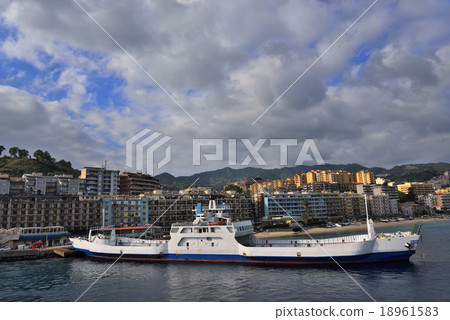A large ship and a white cloud berthing in Messina port in Sicily 18961583