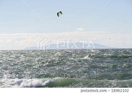 Kite surfing Kite surfing 18962102