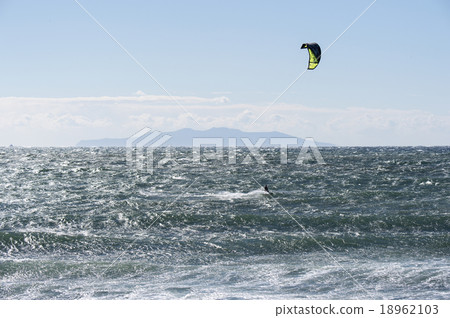 Kite surfing 18962103