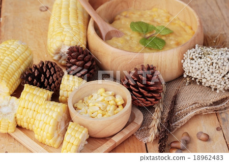 Corn soup of condensed in a wooden bowl Corn soup of condensed in a wooden bowl 18962483
