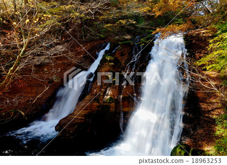 Famous waterfall Fall scenery 18963253