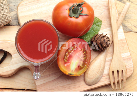 Tomato juice and fresh tomatoes Tomato juice and fresh tomatoes 18965275