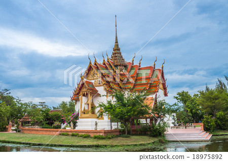 The Dusit Maha Prasat Palace ( The Grand Palace ) 18975892