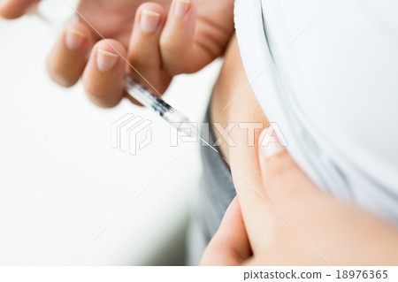 woman with syringe making insulin injection woman with syringe making insulin injection 18976365