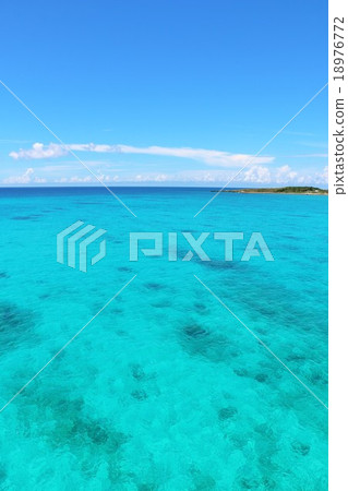 Blue sea and blue sky in Miyakojima 18976772