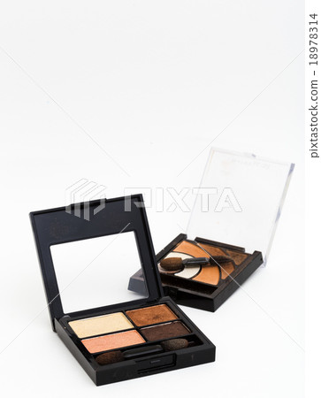 Woman's make up powder on white background Woman's make up powder on white background 18978314