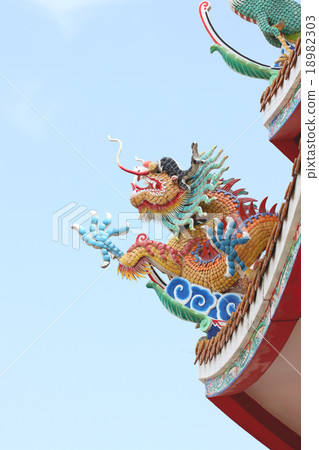 Dragon sculpture in Chinese temple. Dragon sculpture in Chinese temple. 18982303