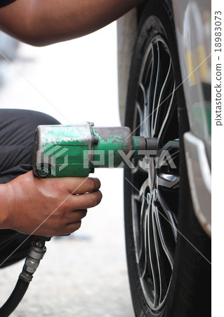 mechanic repaired wheeled vehicles. 18983073