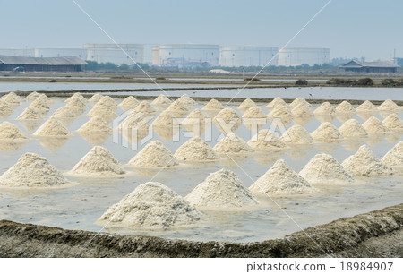 Heap of sea salt in evaporation pond 18984907