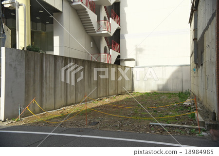 Vacant lots in town 18984985